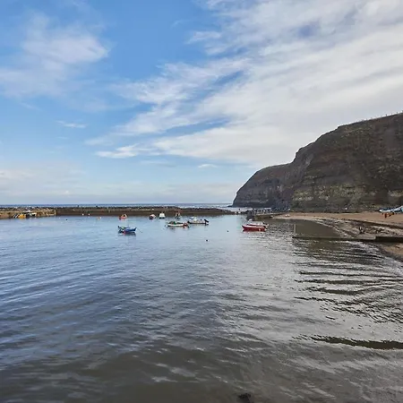 Host & - Toffee Crackle House * Staithes